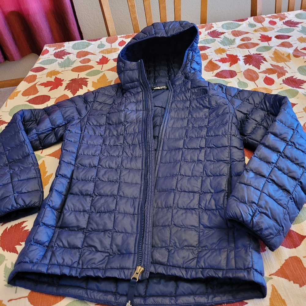 Girls North Face ThermoBall.  Size 14/16. Navy Blue